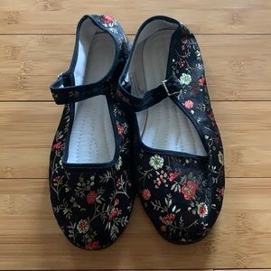 UO NWOT Mary Jane flats